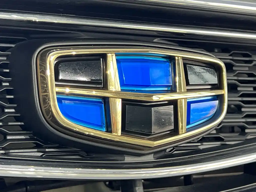 Geely Vision X3 — фото 6