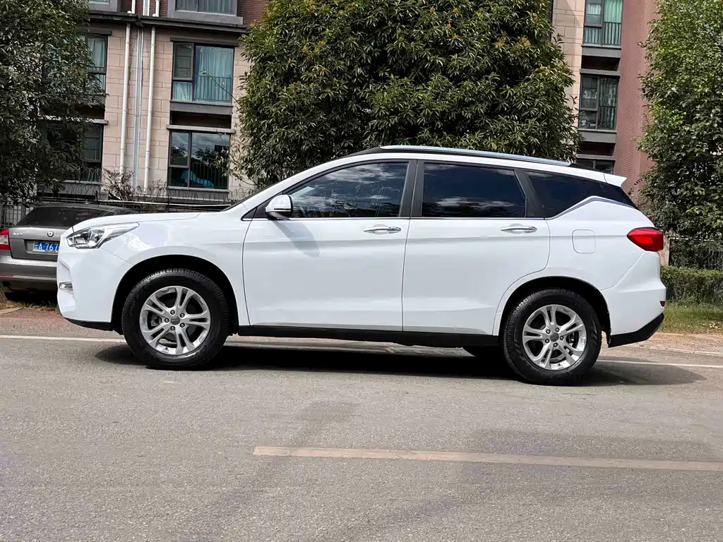 Haval M6 — фото 11
