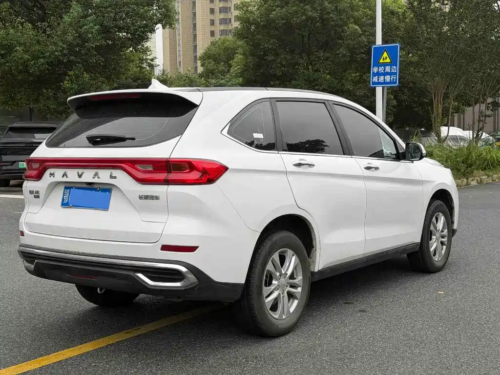 Haval M6 — фото 9