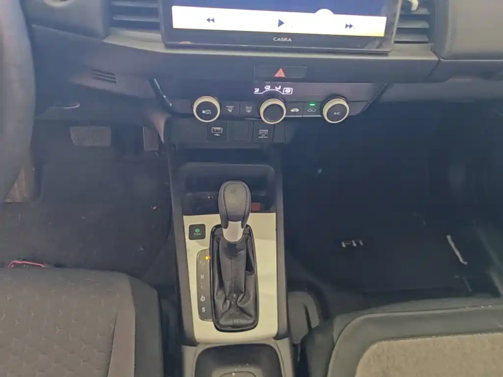 Honda Fit — фото 14