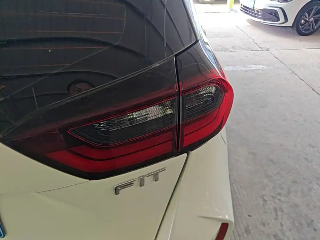 Honda Fit — фото 8