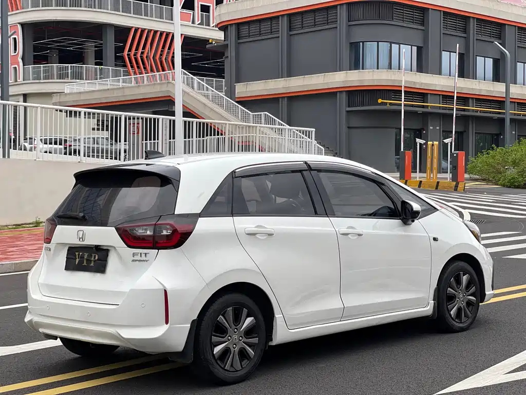 Honda Fit — фото 9