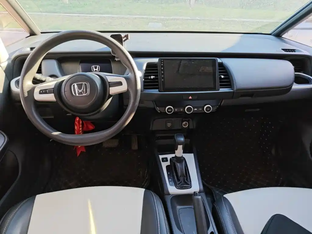 Honda Fit — фото 10