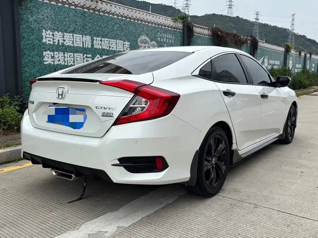 Honda Civic — фото 10