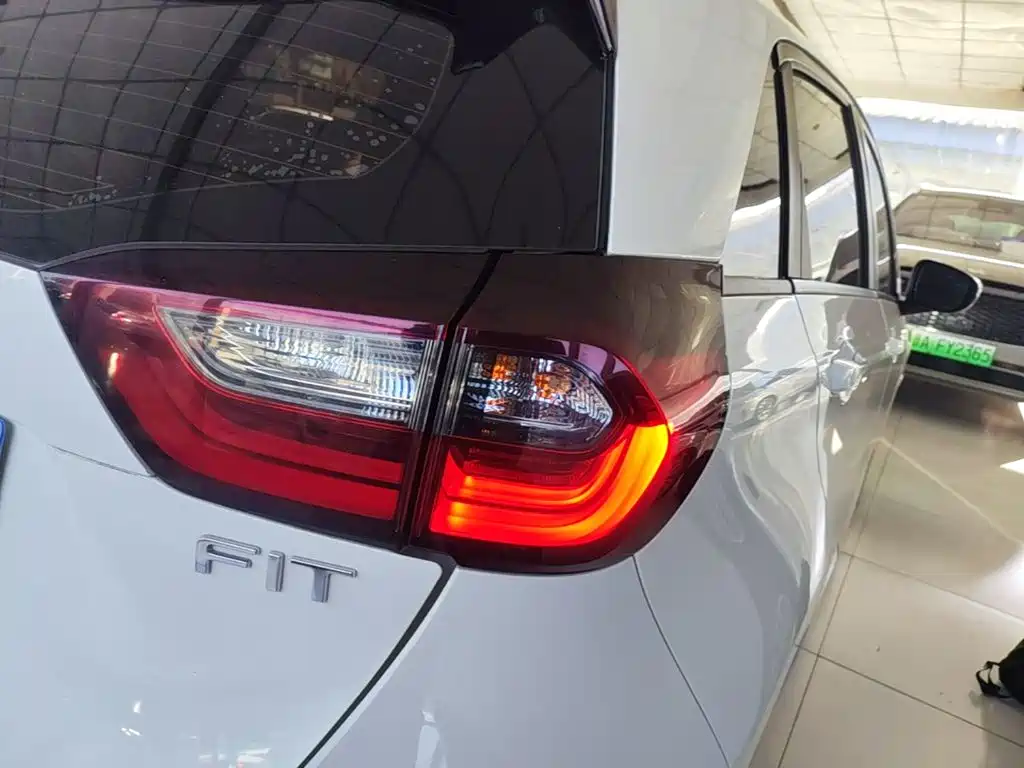 Honda Fit — фото 8
