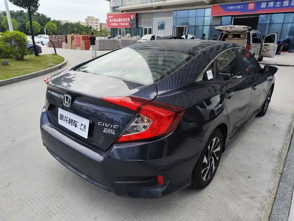 Honda Civic — фото 7