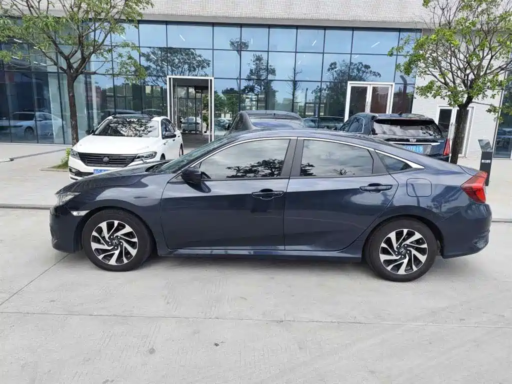 Honda Civic — фото 8
