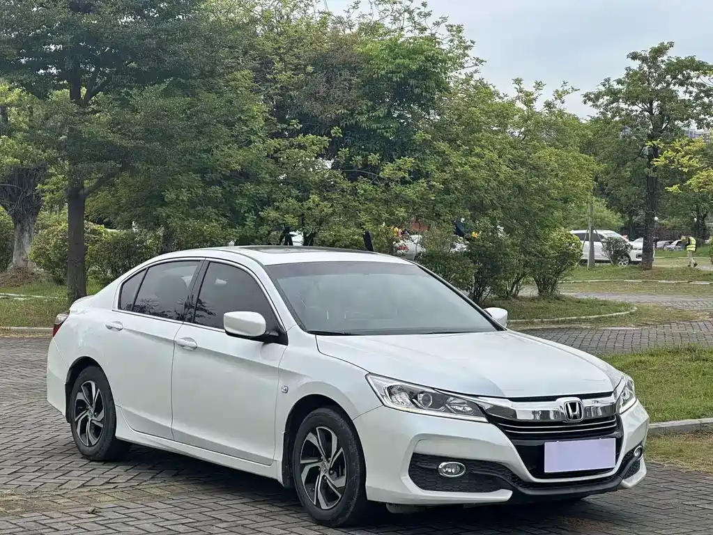 Honda Accord — фото 3