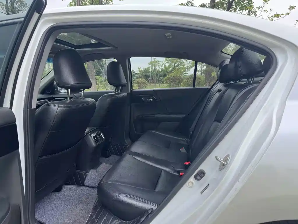 Honda Accord — фото 5