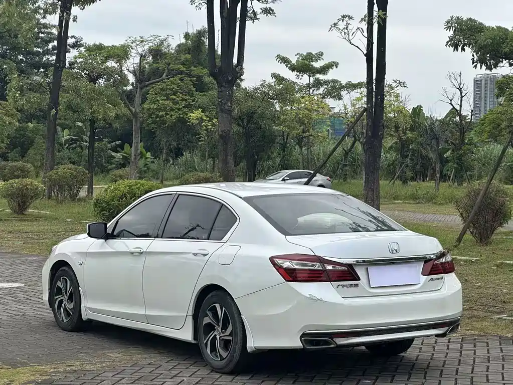 Honda Accord — фото 7