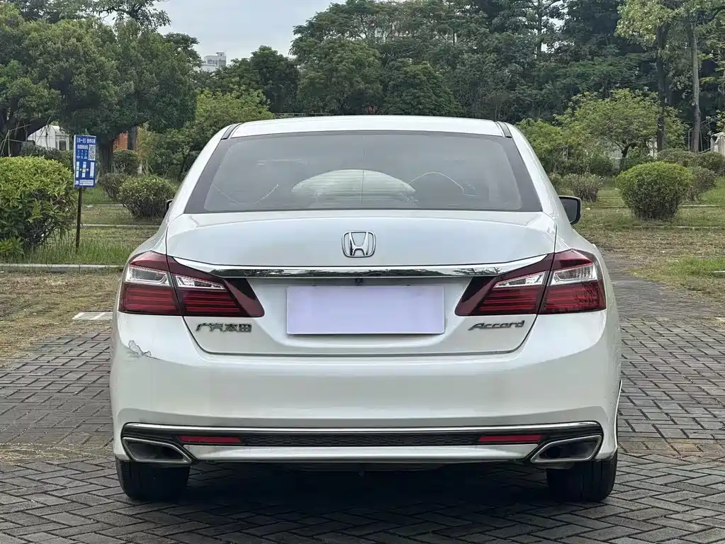 Honda Accord — фото 8