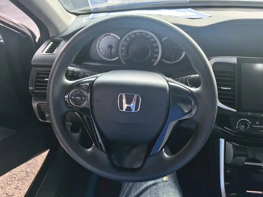 Honda Accord — фото 15