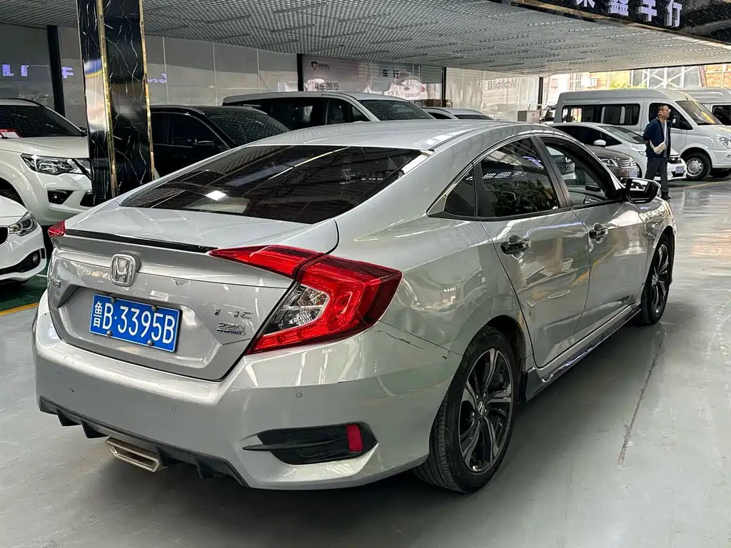Honda Civic — фото 9