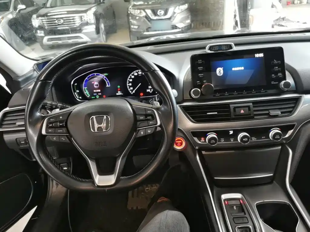 Honda Accord — фото 10