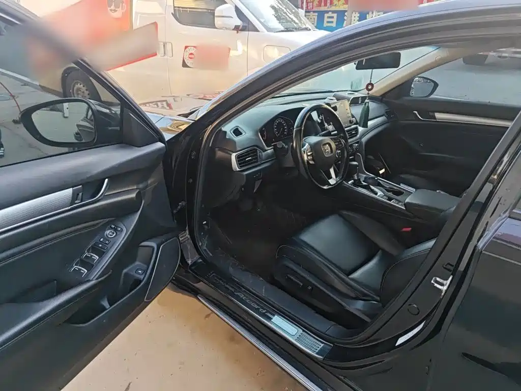 Honda Accord — фото 17