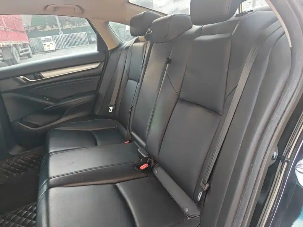 Honda Accord — фото 18