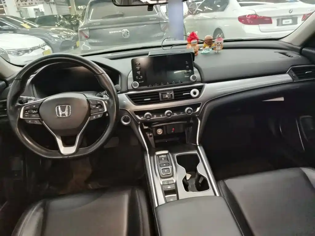 Honda Accord — фото 10