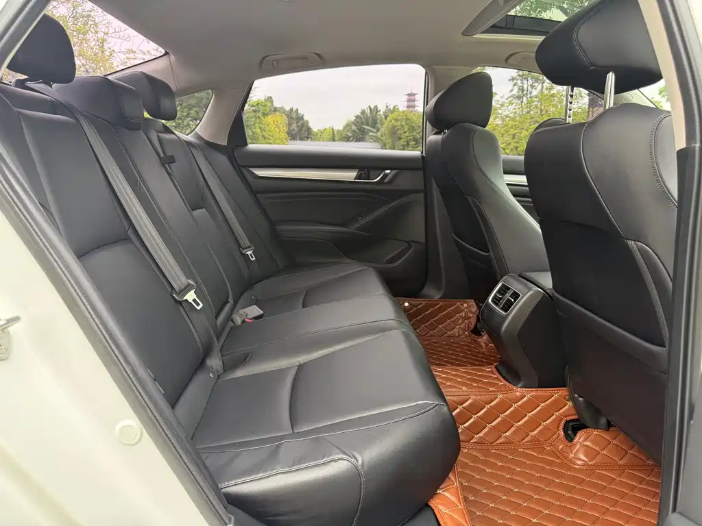 Honda Accord — фото 11