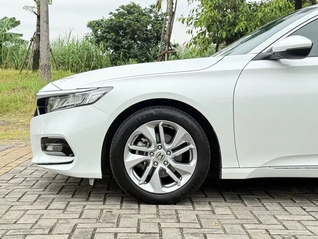 Honda Accord — фото 14