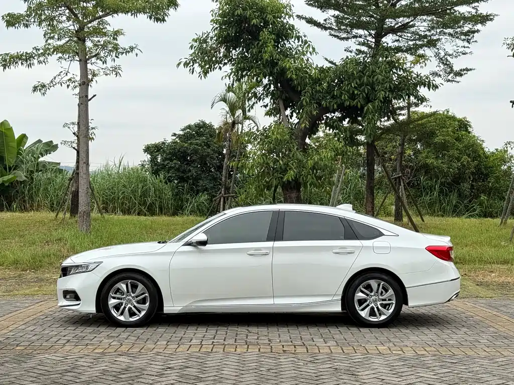 Honda Accord — фото 18