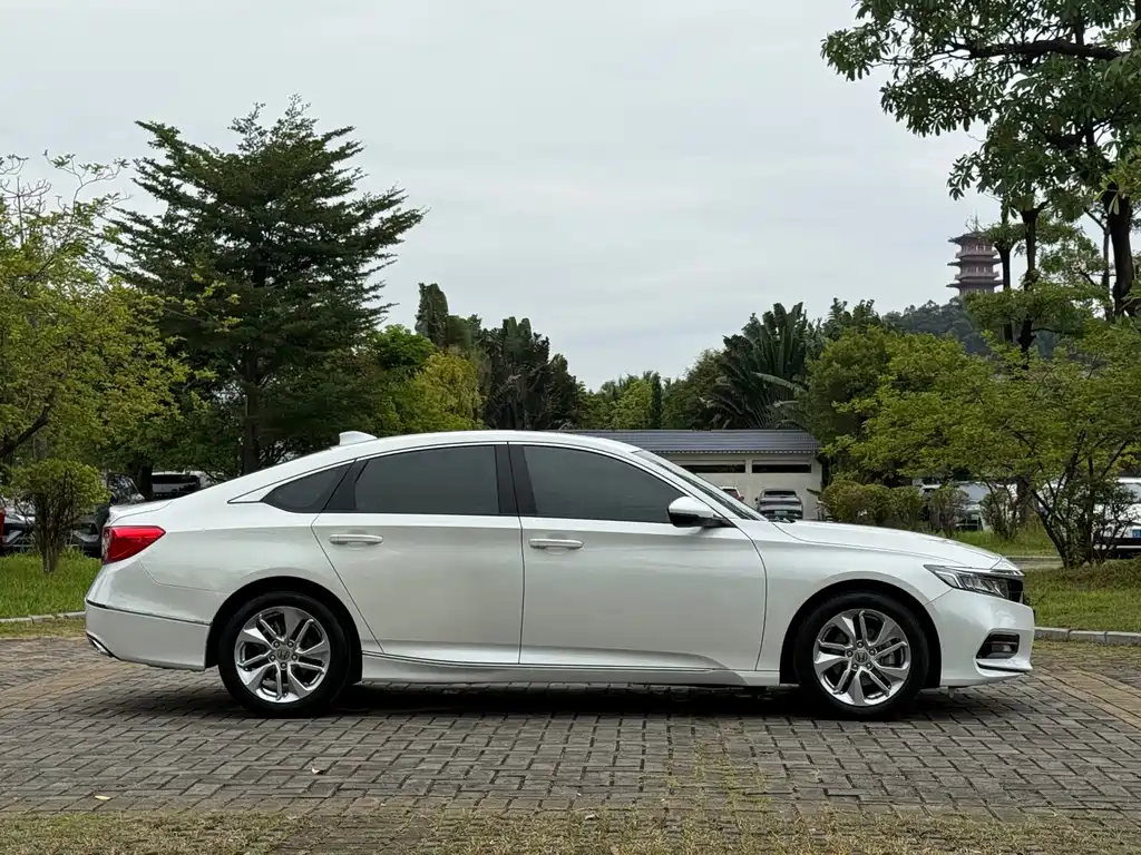 Honda Accord — фото 19