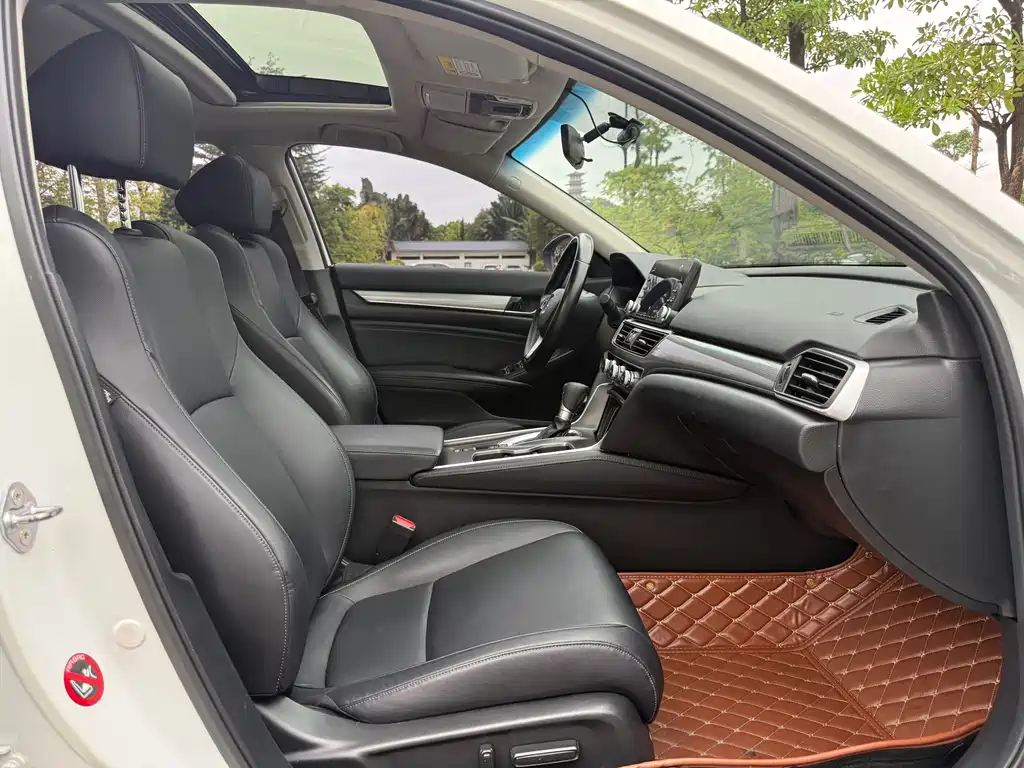 Honda Accord — фото 10