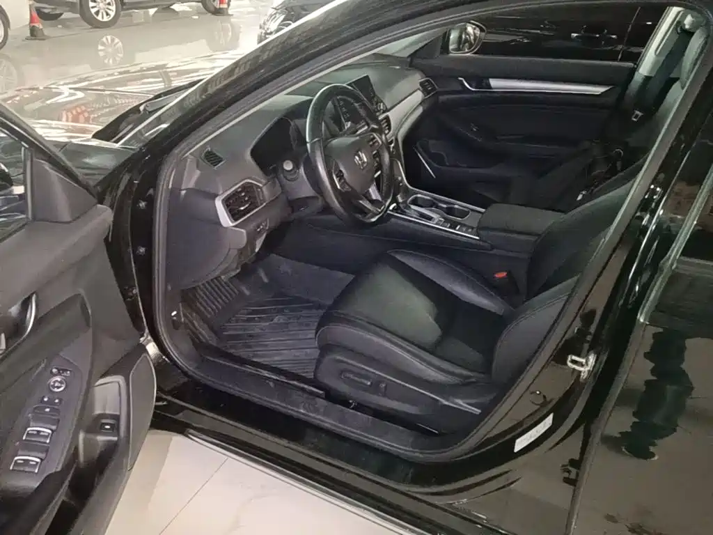 Honda Accord — фото 16