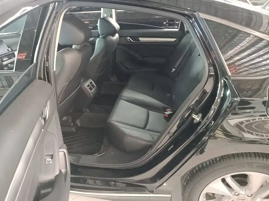 Honda Accord — фото 17