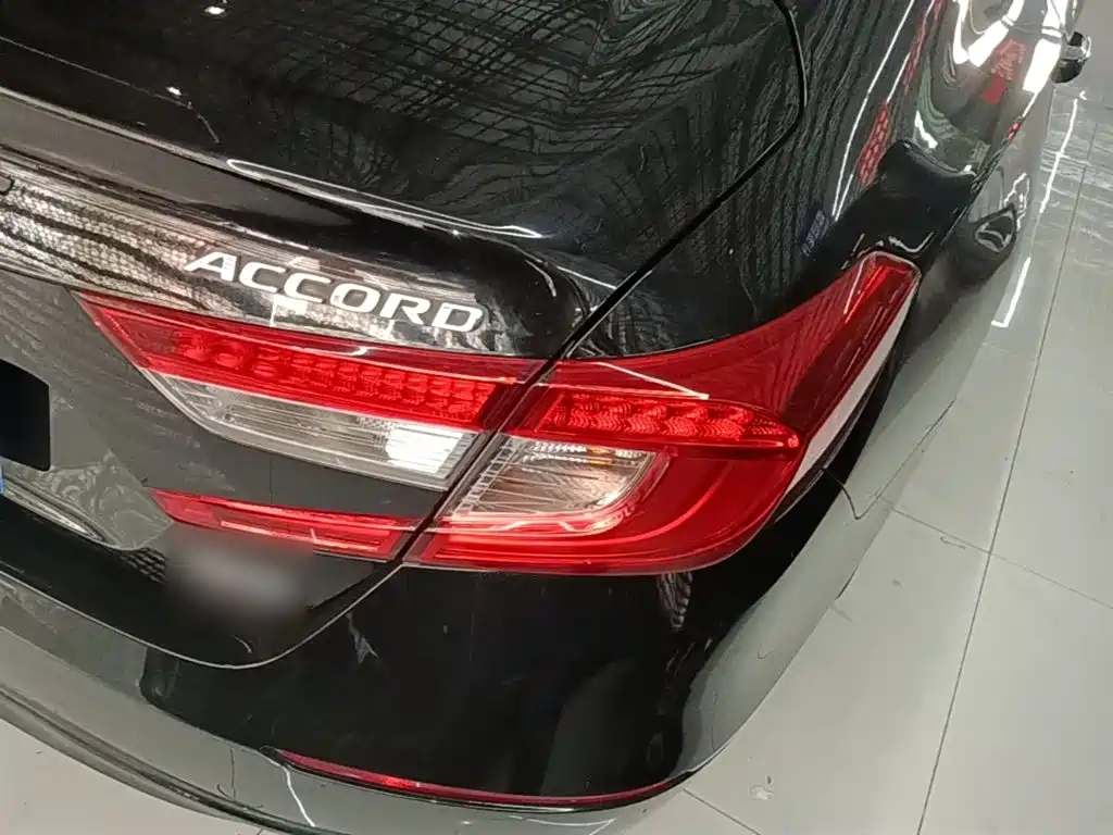 Honda Accord — фото 8