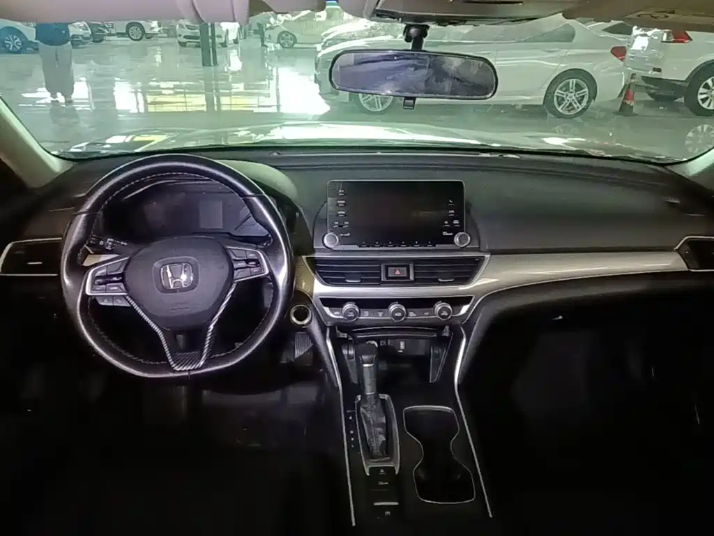 Honda Accord — фото 10