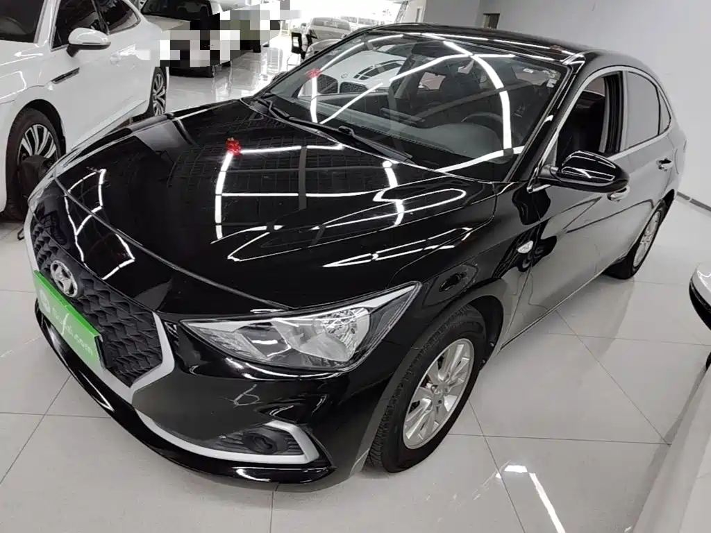 Hyundai Elantra — фото 2