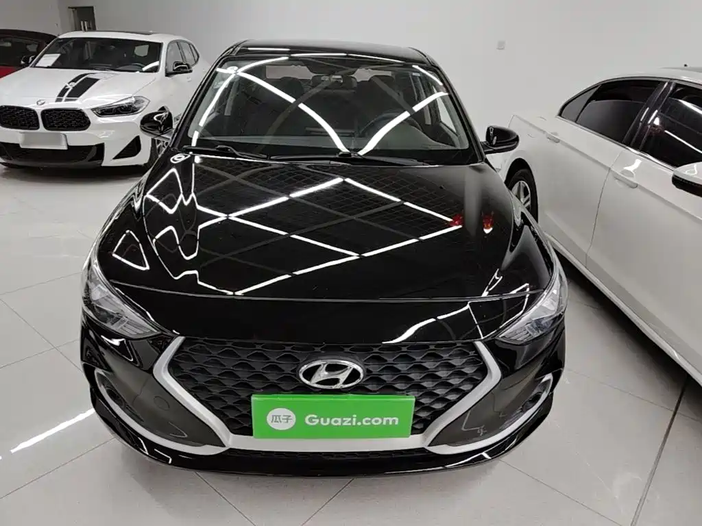 Hyundai Elantra — фото 3