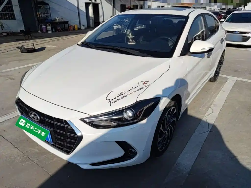 Hyundai Elantra — фото 2