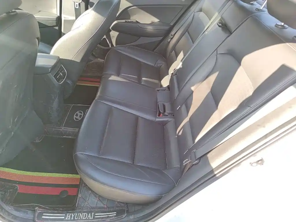 Hyundai Elantra — фото 17