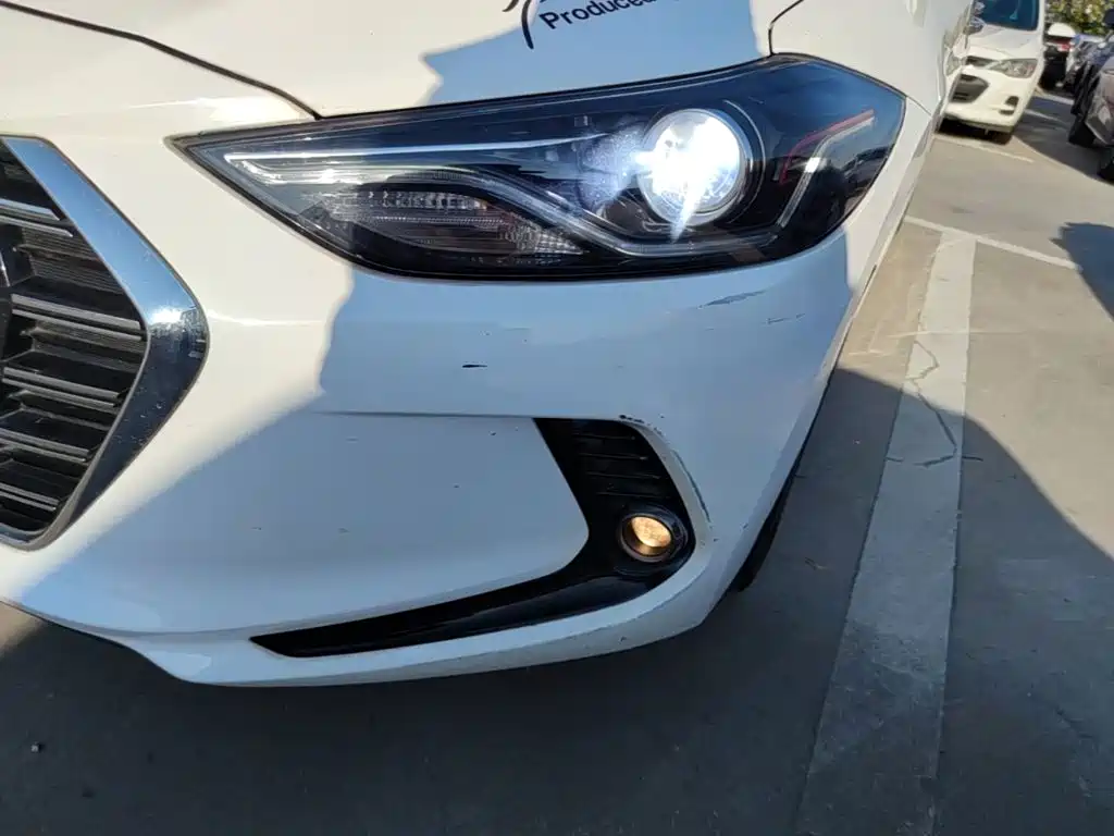 Hyundai Elantra — фото 24