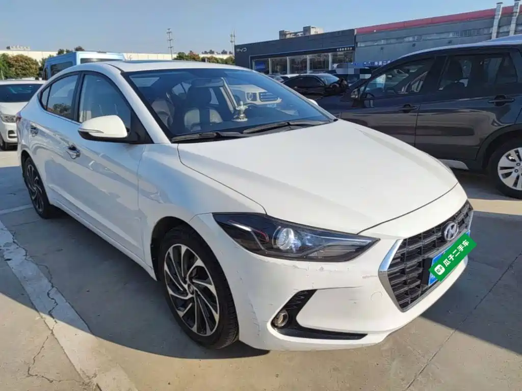 Hyundai Elantra — фото 4