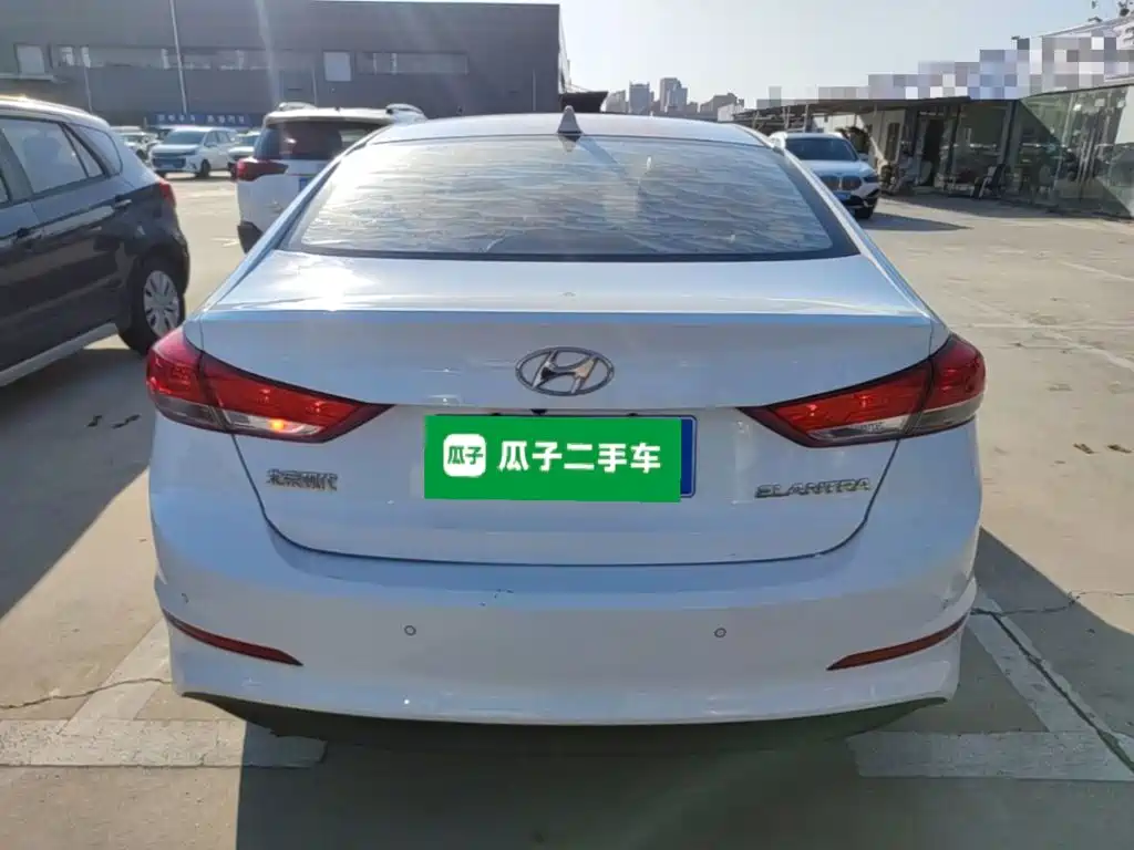 Hyundai Elantra — фото 6