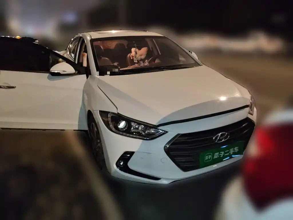 Hyundai Elantra — фото 23