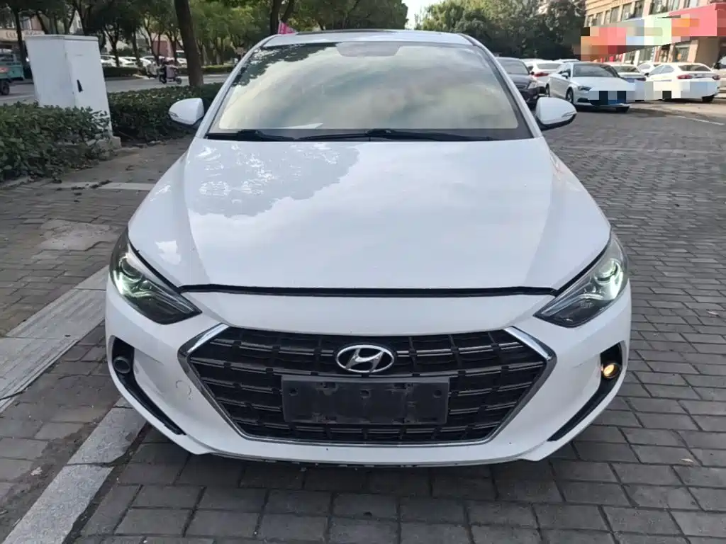 Hyundai Elantra — фото 3