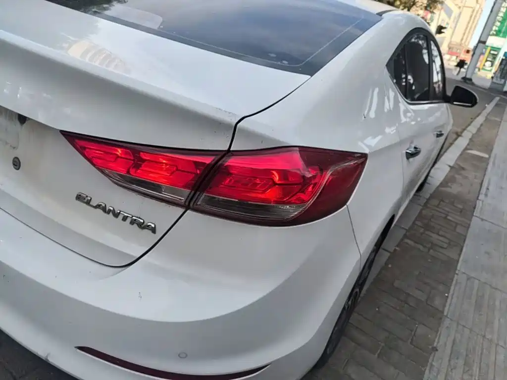 Hyundai Elantra — фото 8