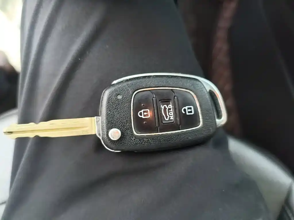 Hyundai Elantra — фото 9