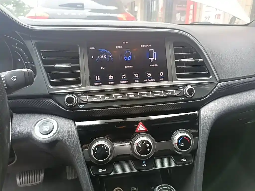 Hyundai Elantra — фото 13