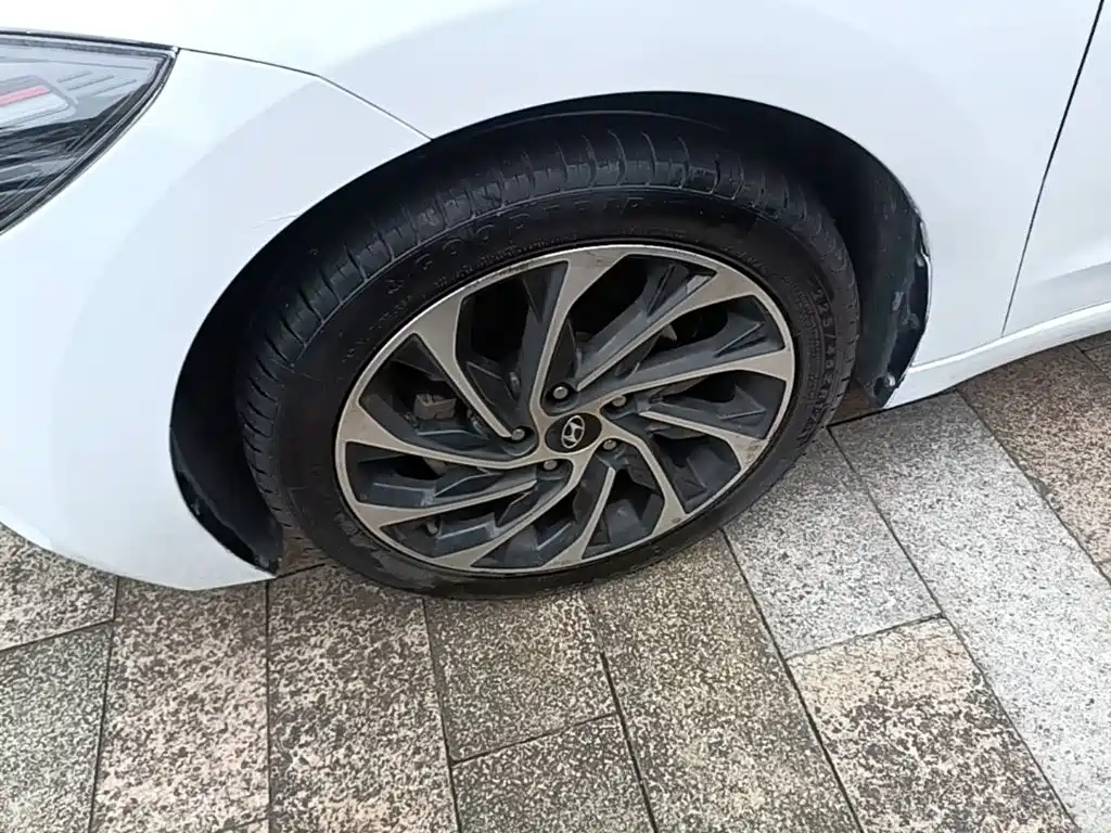 Hyundai Elantra — фото 23