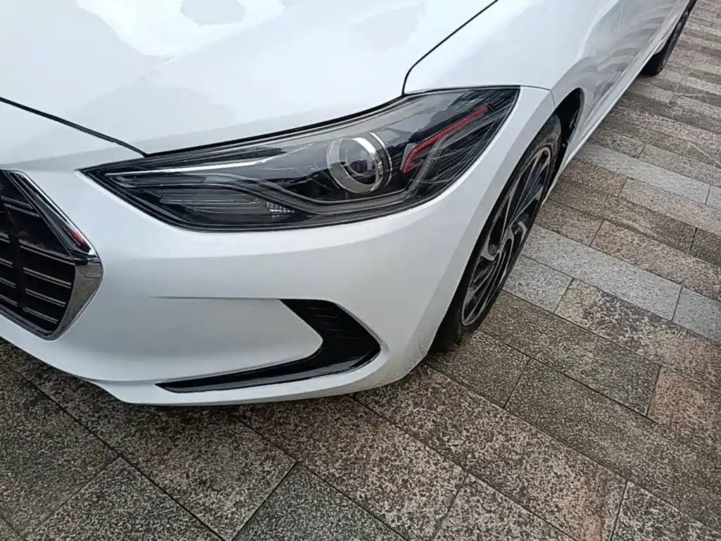Hyundai Elantra — фото 24