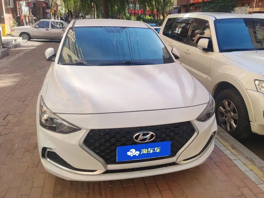 Hyundai Elantra — фото 2