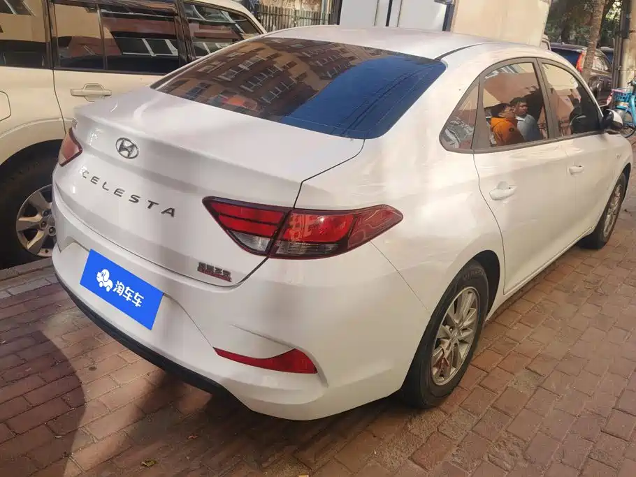 Hyundai Elantra — фото 3