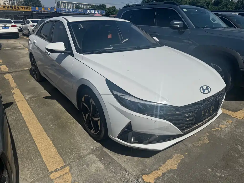 Hyundai Elantra — фото 3