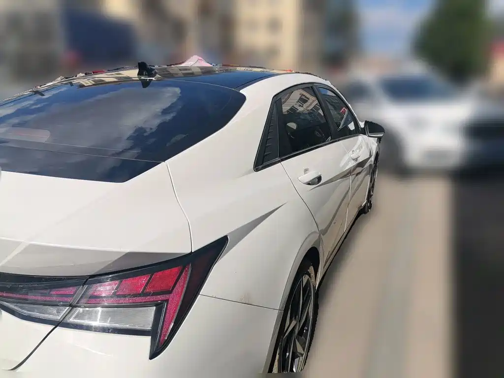 Hyundai Elantra — фото 4