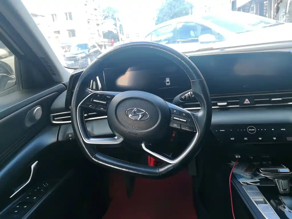 Hyundai Elantra — фото 6