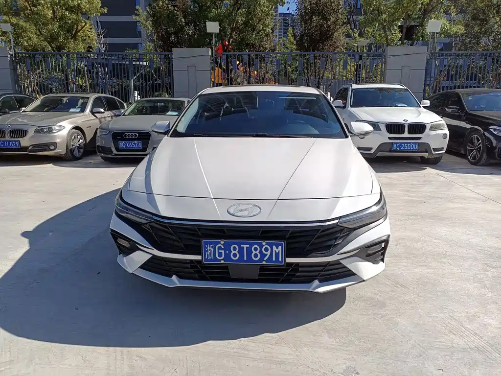 Hyundai Elantra — фото 2